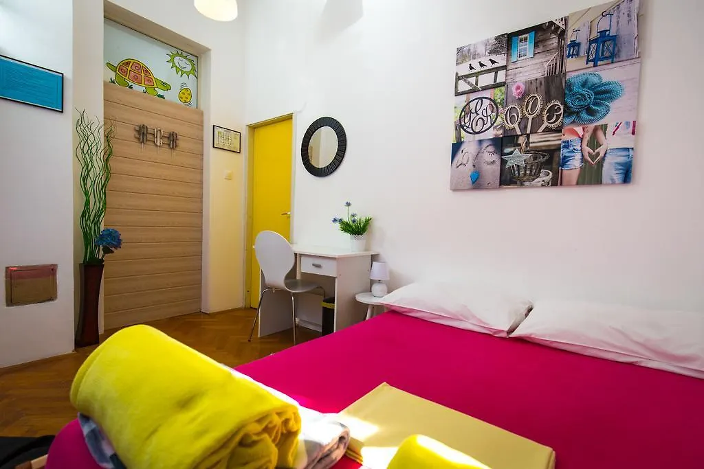 Crazy House Hostel Pula Kroatië