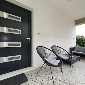 Apartment And Room Mare Zara