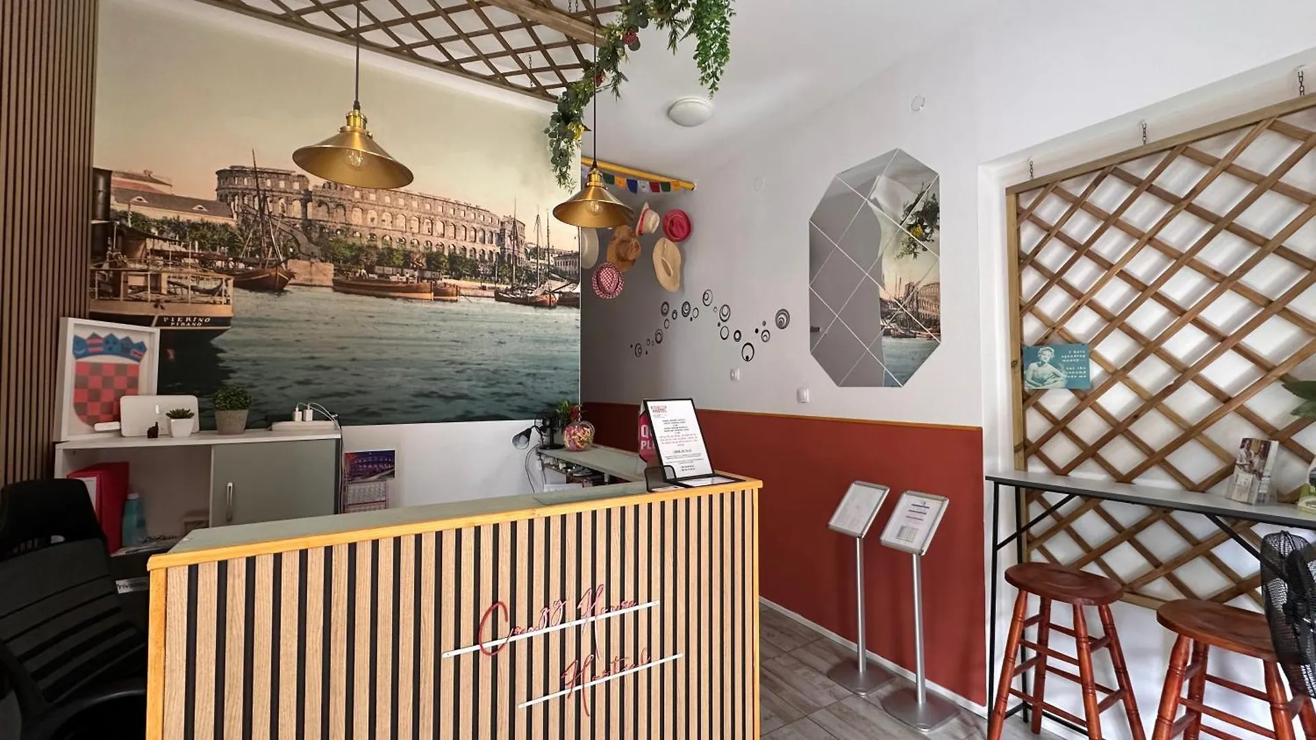 Crazy House Hostel Pula 0*,